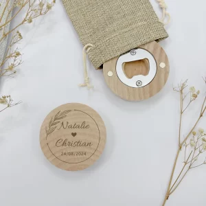 Personalized Wedding Favors Custom Wooden Wedding Fridge Magnet Beer Bottle Opener Wedding Guest Souvenir Gift with Burlap Bag